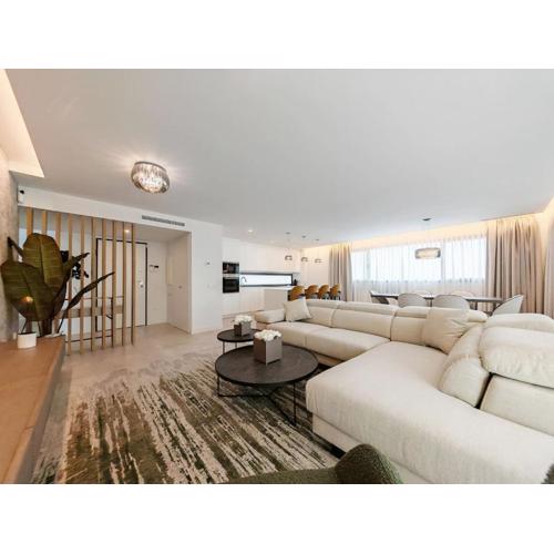 Luxury 4 Bed Villa with Sea Views in Eden Resort