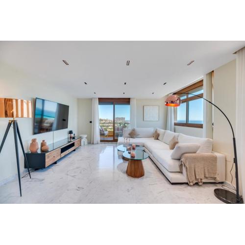 Luxury 4BDR Penthouse with Sea Views