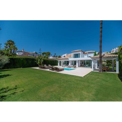 Luxury 5 bed Villa - Heated pool
