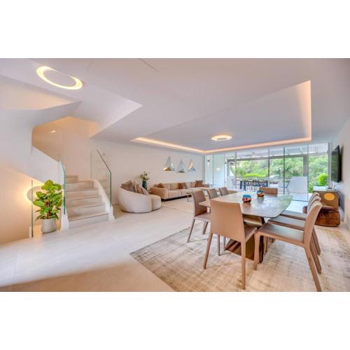 Luxury 5-Bedroom Townhouse in Puente Romano