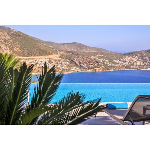 Luxury 5 bedroom villa with heated infinity pool & amazing sea views