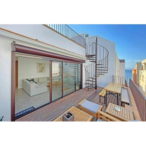 Luxury 8P town house in center lEscala 50m beach