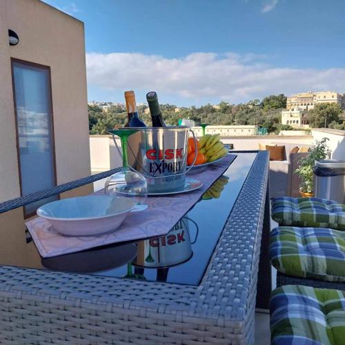 Luxury 9 person Holiday Home a walk to Paceville\