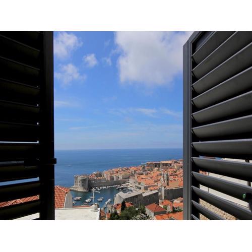Luxury Amarin Apartment