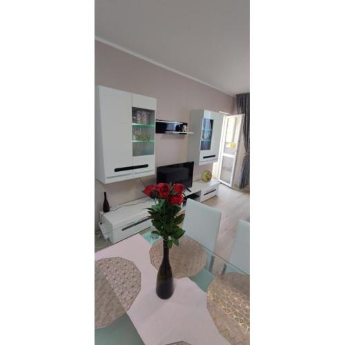 Luxury and stylish apartmen, metro station Obelya