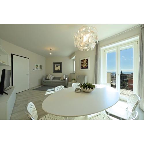 luxury apartament con garage vista mare alassio per 6 persone
