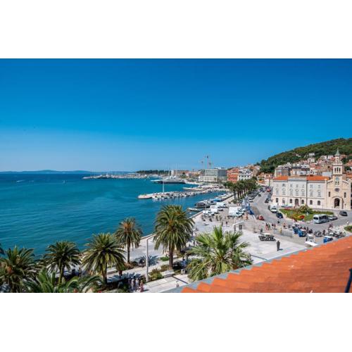Luxury apartment Blue on Riva promenade