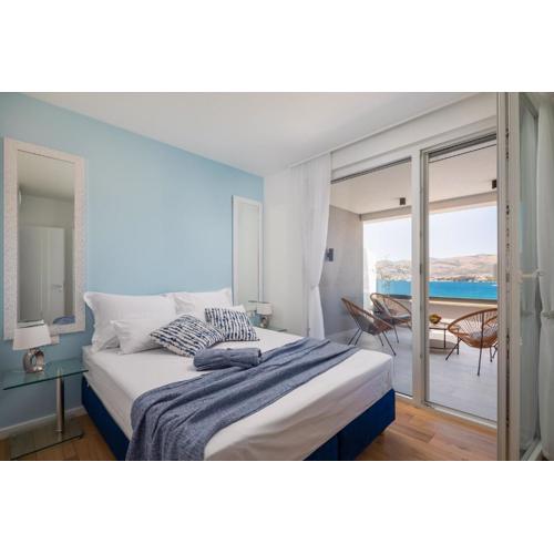 Luxury Apartment Dreams in Okrug with swimming pool, sea view, Wifi, parking