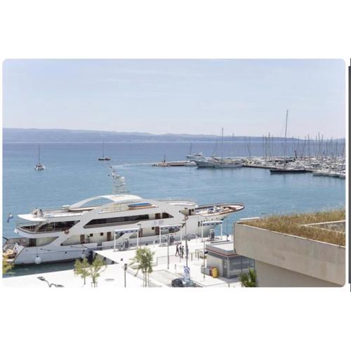Luxury apartment Eni on the West Coast