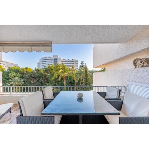 Luxury Apartment In Central Marbella with Parking and Pool