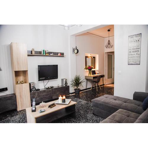 Luxury apartment near Acropolis! in the Heart of Athens!