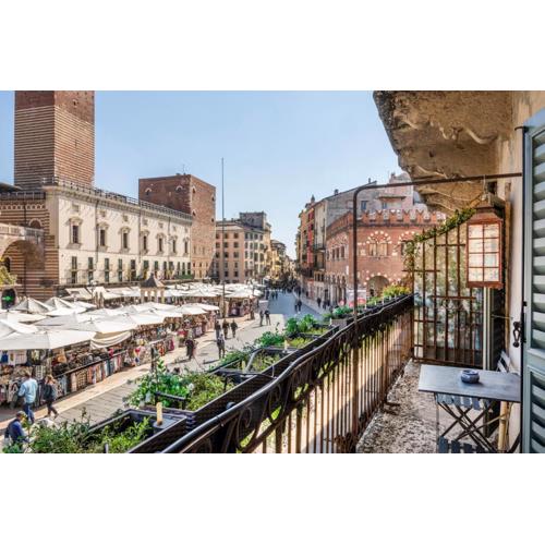 Luxury Apartment on Piazza Erbe
