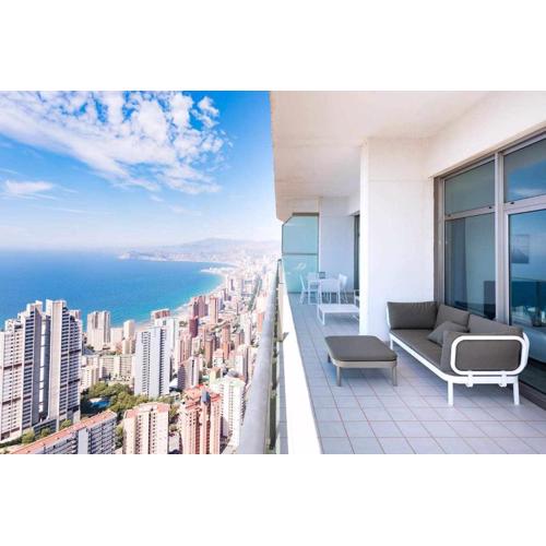 Luxury apartment on the 41st floor with stunning sea views