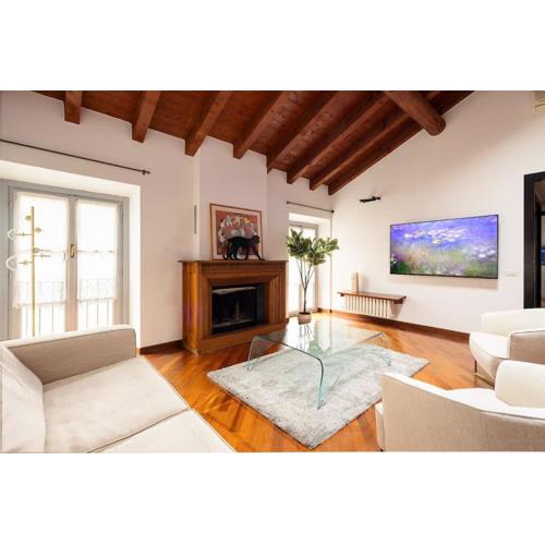 Luxury apartment + private parking - Como center