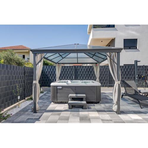 Luxury apartment with jacuzzi in Trogir