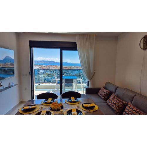 Luxury apartment with panoramic sea view emerald
