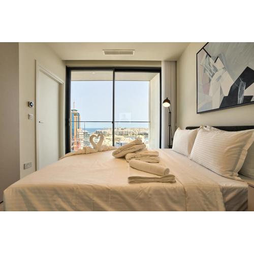 Luxury Apartment with Panoramic Sea views in Mercury Towers