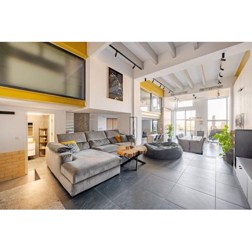 Luxury Apartment with Pool