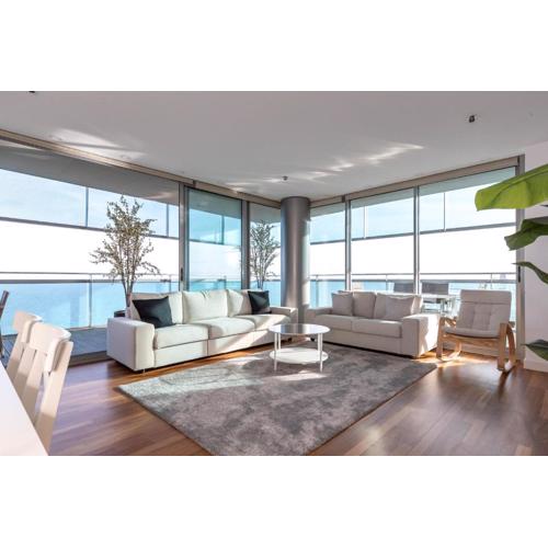 Luxury Apartment With Sea View!