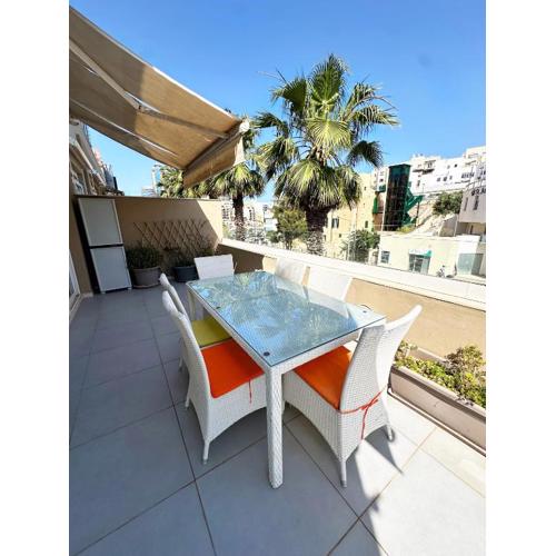 Luxury apartment with sea view