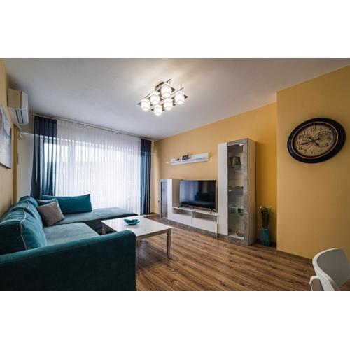 Luxury apartment with sea view,FREE parking!