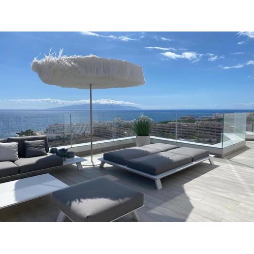 Luxury apartment with stunning terrace and with heated pool