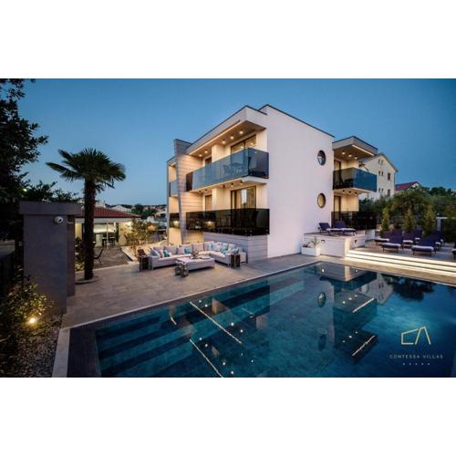 Luxury Apartments in Villa Curiera