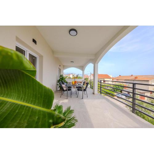 Luxury apt near beach w big terrace and sea view