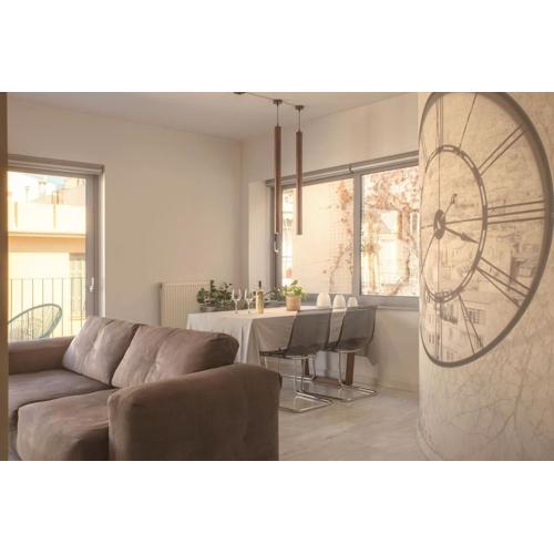 Luxury Apt with Parking-Living Stone Silver