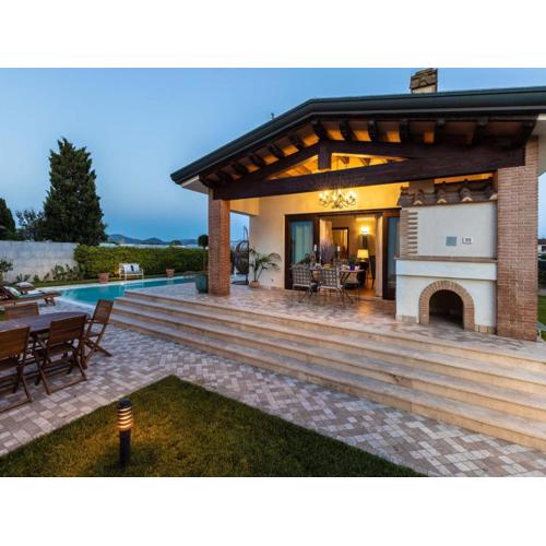 Luxury Beach Villa opposite Darsena Beach