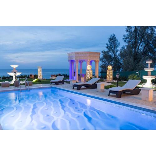 Luxury Beachfront Villa with a Pool