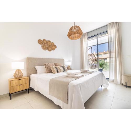 Luxury beachside apartment in Elviria RDR401