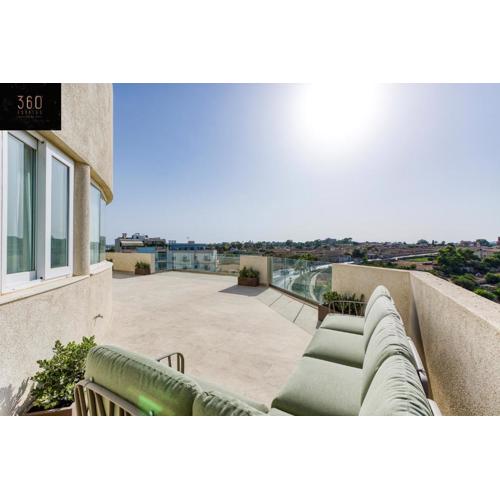 Luxury beautiful penthouse with amazing views & AC by 360 Estates