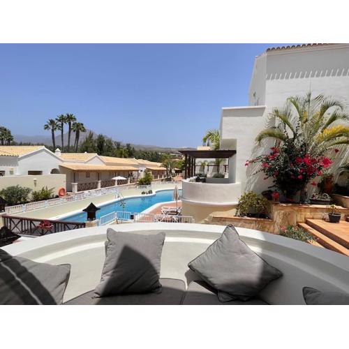 Luxury, Boutique Two-Bedroom Modern Townhouse with Golf Views