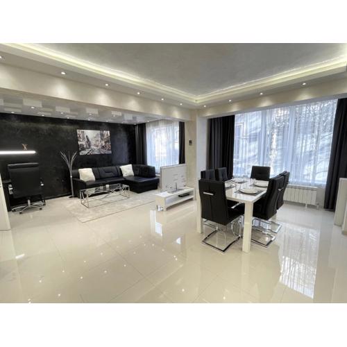 Luxury Central Apartment Verila