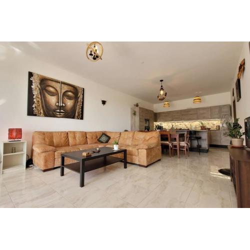Luxury en-suite Double. Beach-house with Sea Views