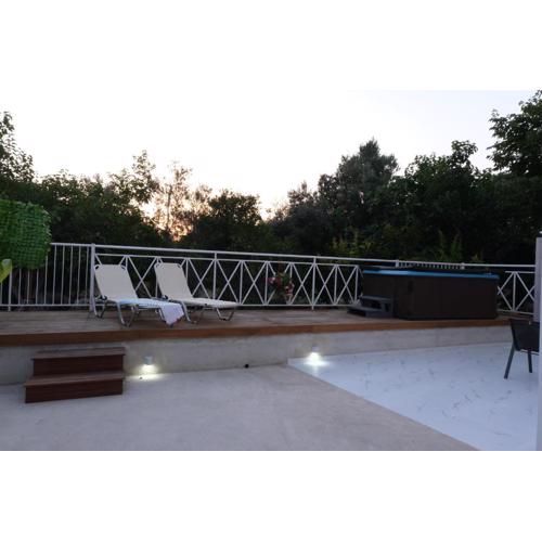 Luxury Fani House Next to Harbor area with Jacuzzi