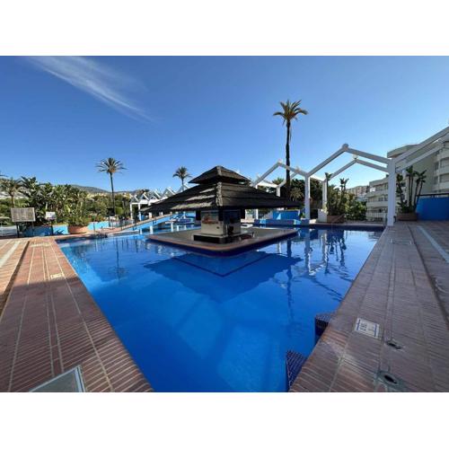 Luxury frontal al mar Benalbeach