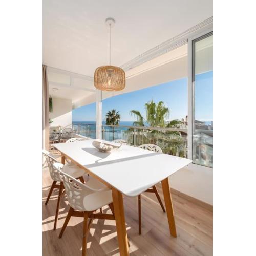 Luxury Frontline beach apartment with sea view