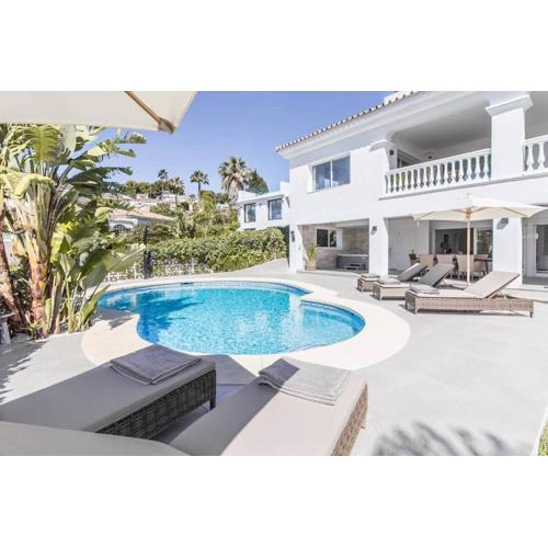 LUXURY HEATED POOL VILLA JACUZZI CINEMA BBQ SUNSET