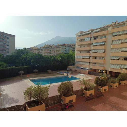 luxury homes Marbella sun beach and pool