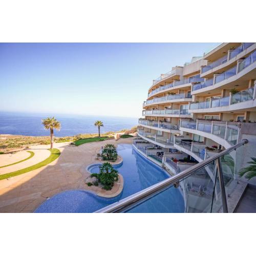 Luxury Living Apt with Massive Pool - Views and Beautiful Gardens