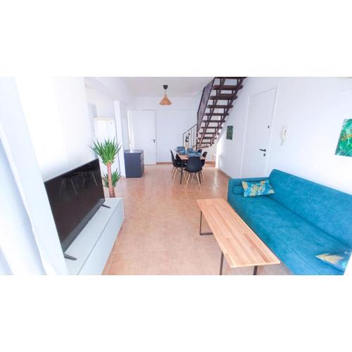 Luxury Maisonette Apartment - EA VIEW, GYM- 5 Min from Beach