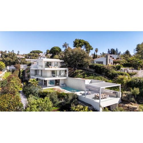 Luxury New Villa Alma- 5bdr, Pool, Garden, Parkin