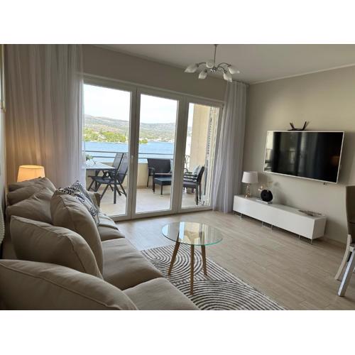 Luxury Old Town Apartment with Sea View