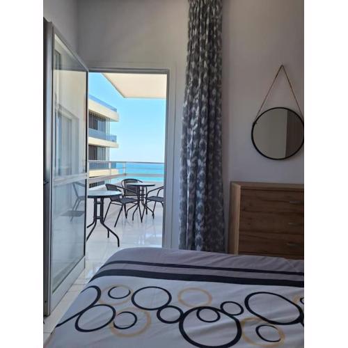 Luxury one bedroom - seafront