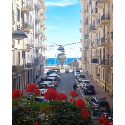Luxury Penthouse 50m from the Sea, near the Center