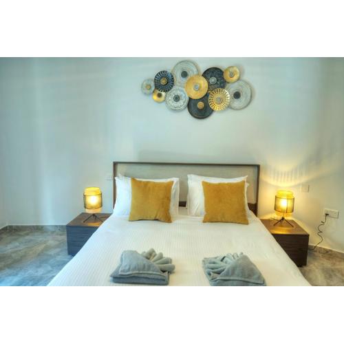 Luxury penthouse with jacuzzi on sun terrace APIC1-2