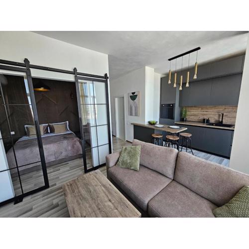 Luxury Penthouse with Private Jacuzzi & Sea View