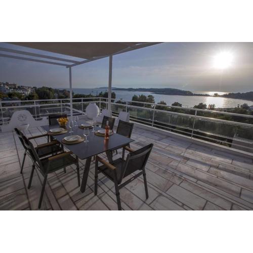 Luxury penthouse with stunning riviera view by GHH